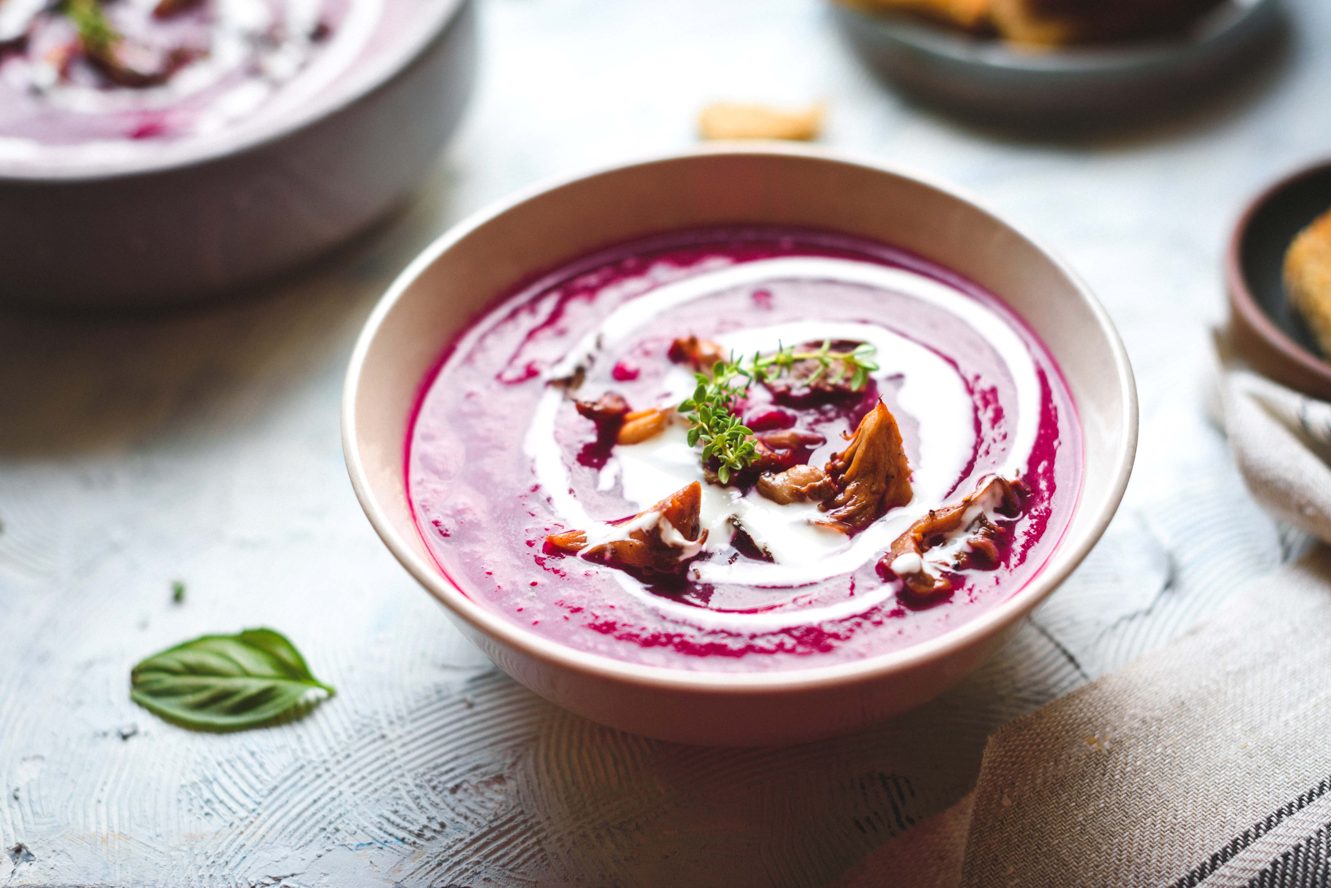 Recetas SMART: Sopa fría de remolacha, manzana, pepino y yogur