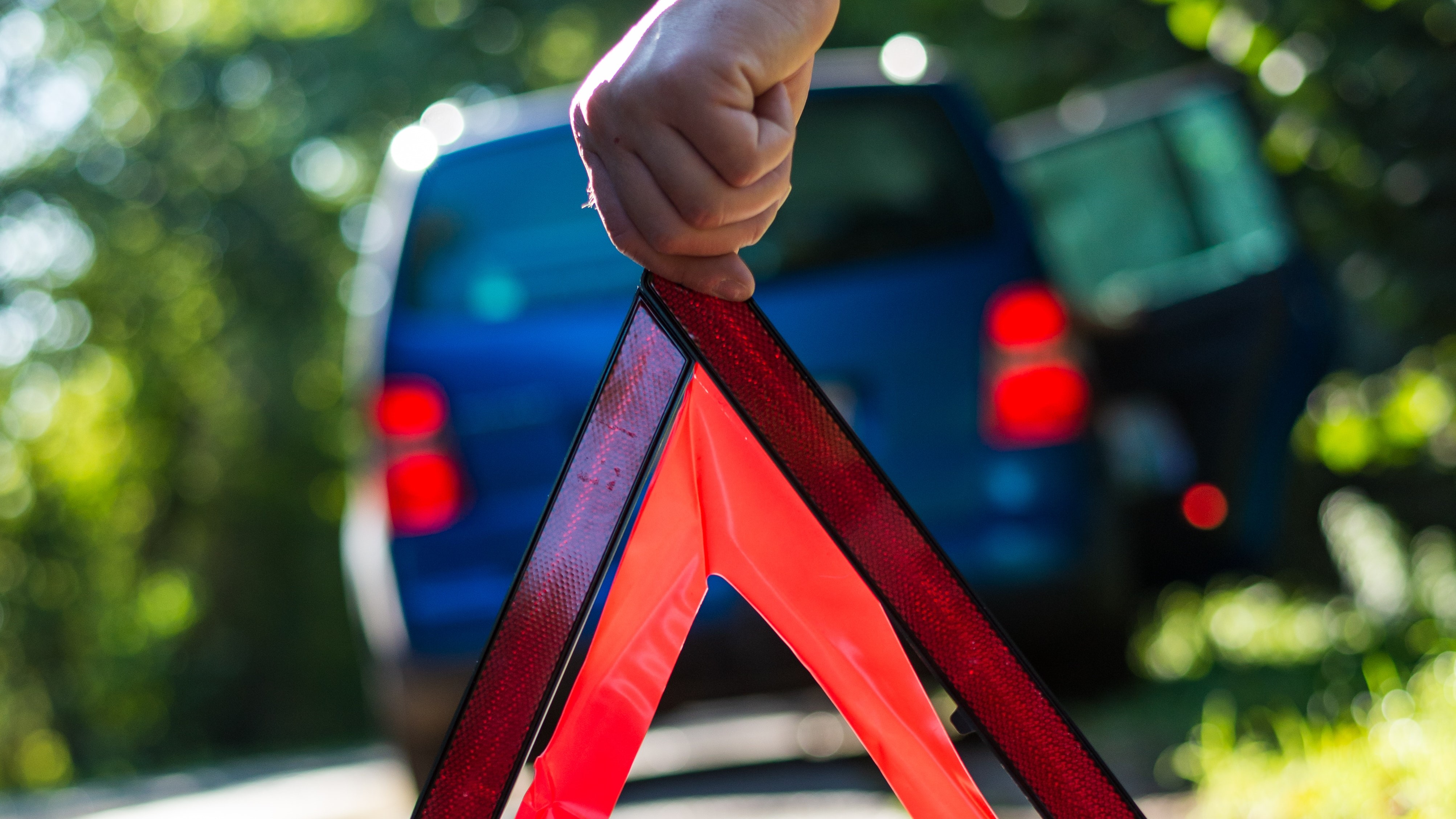 Qué hacer en caso de pinchazo en carretera